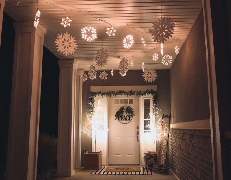15 Must-Haves For Decorating Your Porch This Winter